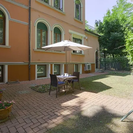 Venice-Lido Apartment With An Esclusive Garden Lido di Venezia Exterior photo